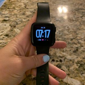 Fitbit versa good condition, used a couple months